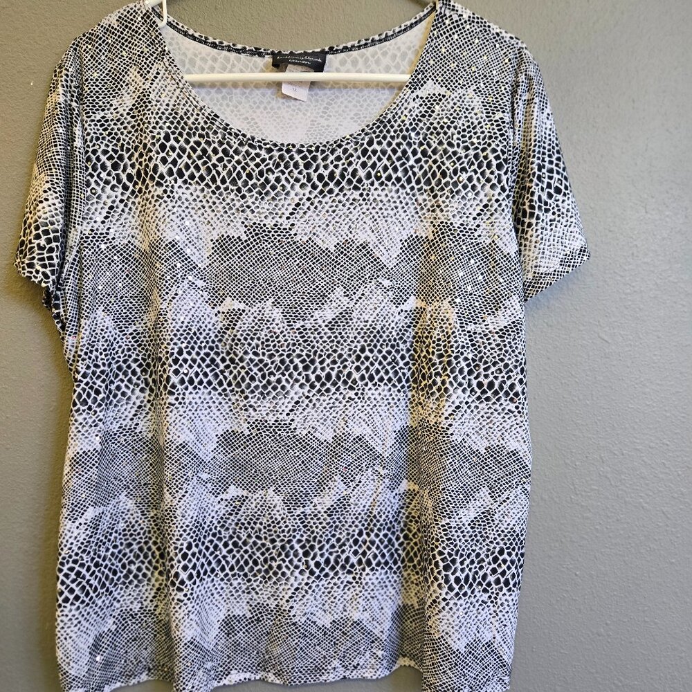 (Brittany Black) Polyester blouse, silver & black with small sequins